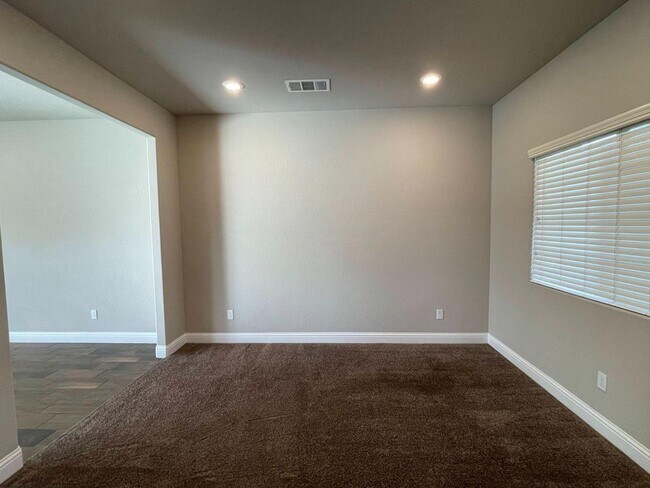 Building Photo - Modern Living Meets Clovis Charm!