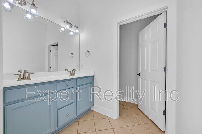 Building Photo - 6285 S Clubview Cir