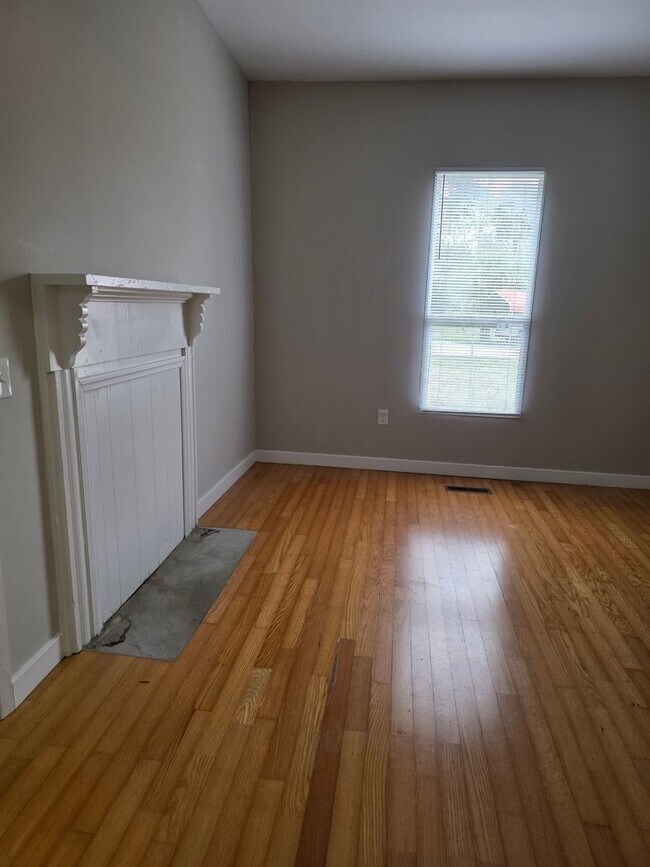 Building Photo - Spacious Downtown Monticello Home for rent