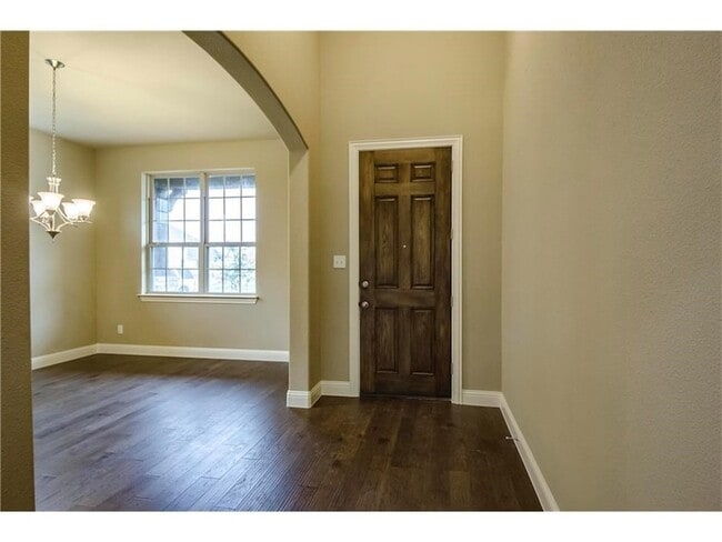 Building Photo - 10671 Villanova Dr