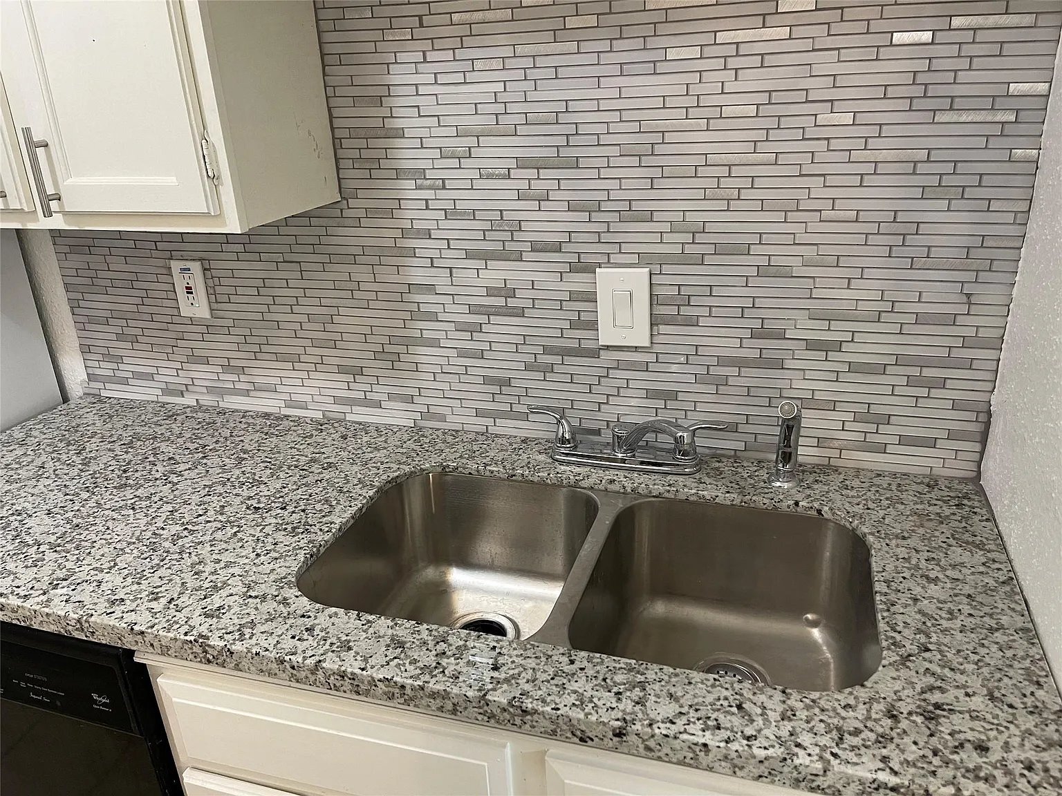 Building Photo - 9700 Leawood Blvd