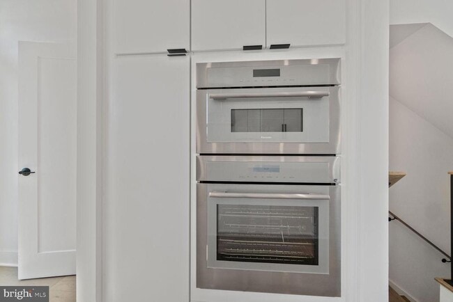 Building Photo - 5353 ZENITH OVLK