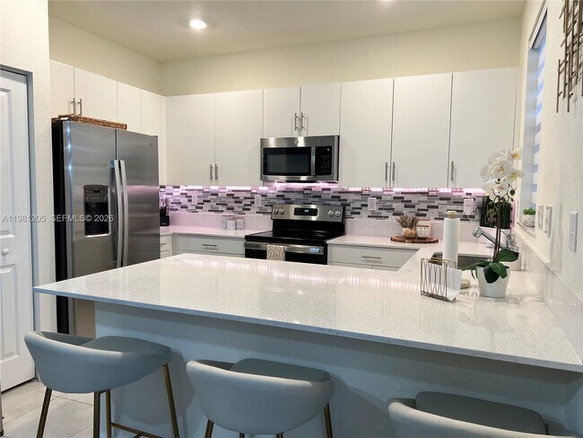 Building Photo - 3328 W 114th Terrace