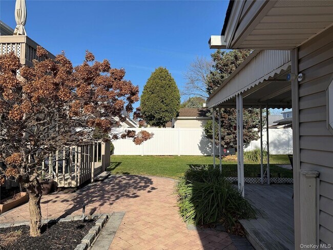 Building Photo - 8 William St