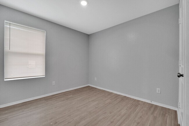 Building Photo - Cozy 4 Bedroom Home in Rosillo Creek