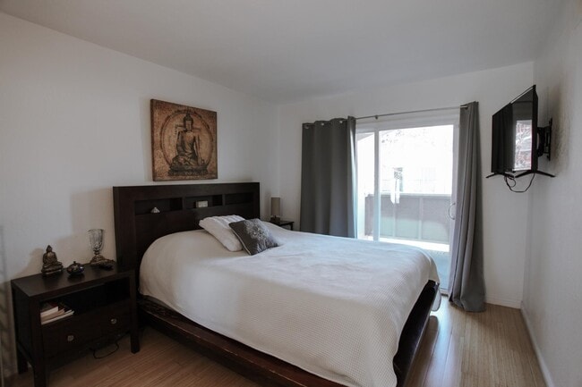 Building Photo - 1632 Siskiyou Dr