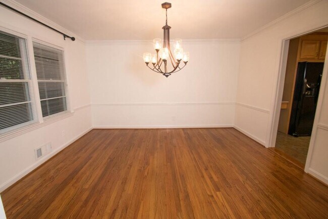 Building Photo - 376 Cochran Dr NW