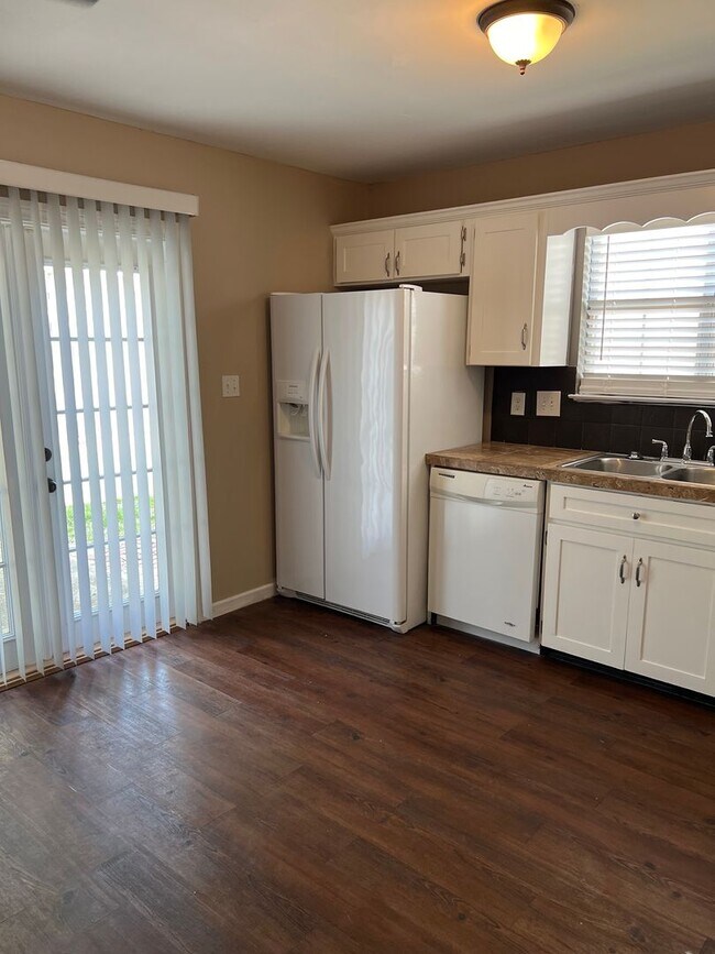 Building Photo - Affordable  2 Story Home 3 Bedroom 2.5 Bat...