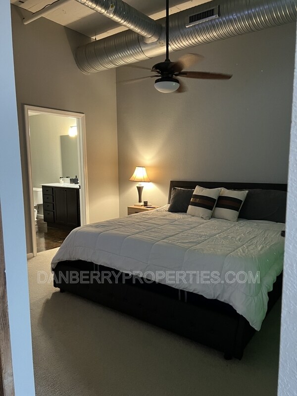 Building Photo - 745 Washington St