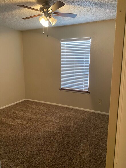 Building Photo - 830 Hardy Springs Cir