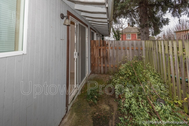 Building Photo - 3442 SE 8th Ave