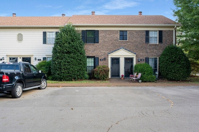 Building Photo - 2 bed 1.5 bath townhome for rent in Brentwood!