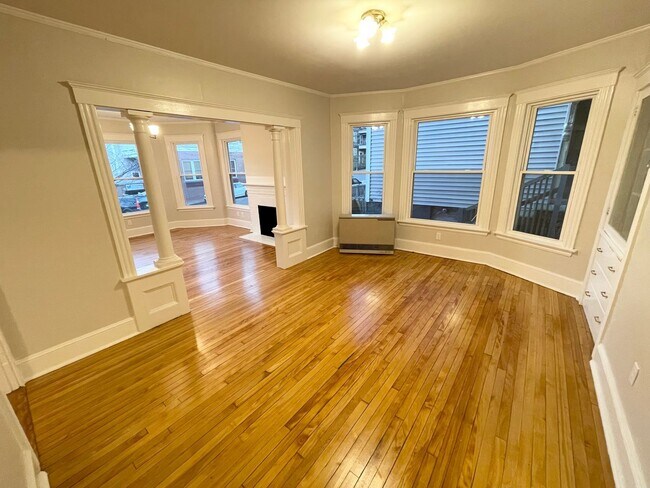 Building Photo - 94 Mellen St