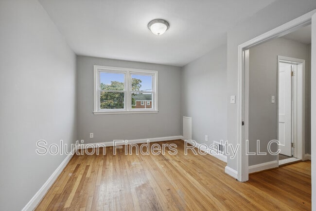 Building Photo - 2110 Coralthorn Rd