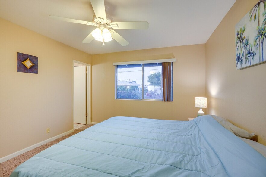 Building Photo - 11662 N Hacienda Dr