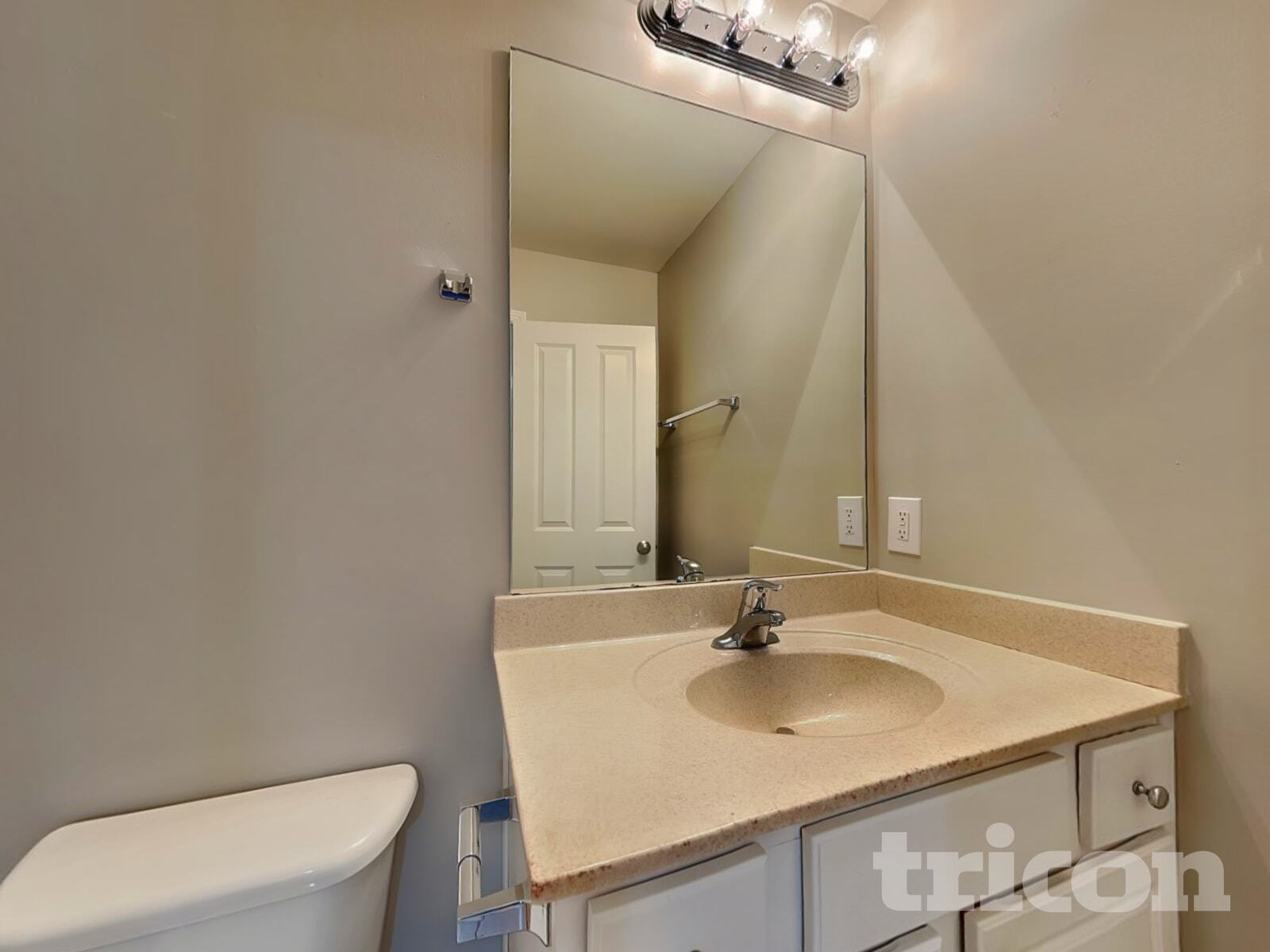 Building Photo - 1533 Country Wood Dr