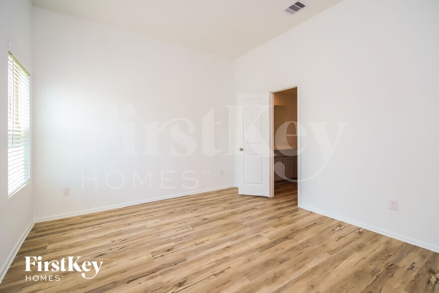 Building Photo - 433 Maple Bnd Ln