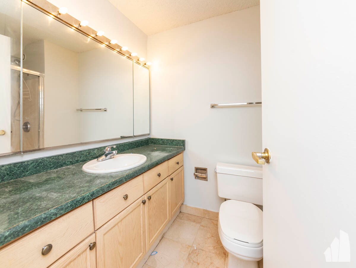 Building Photo - 195 N Harbor Dr