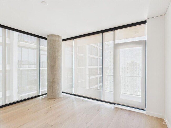 Building Photo - 610 Davis St