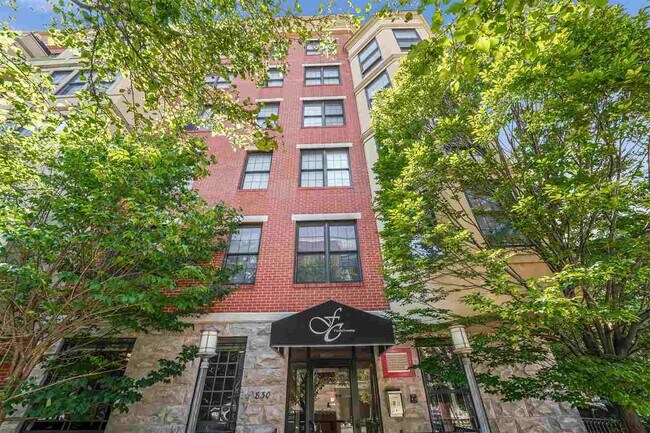 Building Photo - 830 Monroe St
