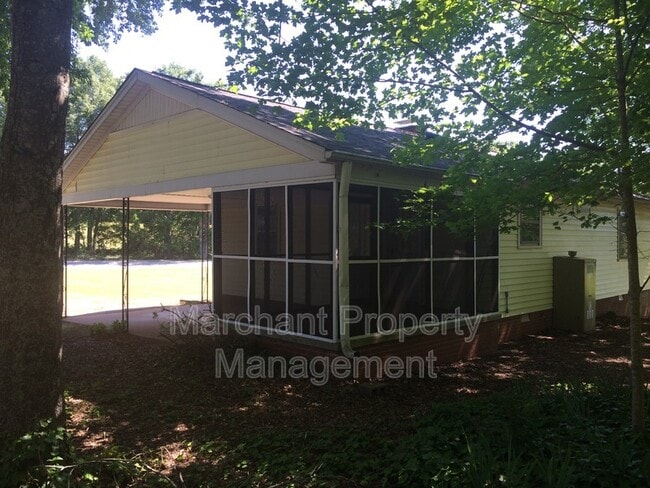 Building Photo - 237 Oak Rd