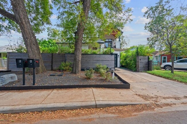 Building Photo - 2711 Willow St