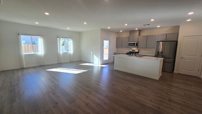 Building Photo - 7571 Grassy Plns Dr