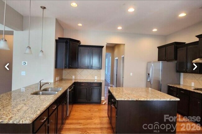 Building Photo - 317 Montibello Dr