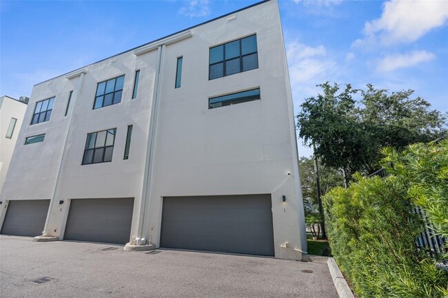 Building Photo - 4810 W McElroy Ave