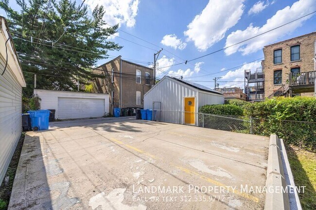 Building Photo - 1124 N Wolcott Ave