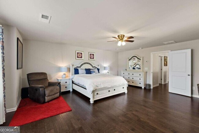 Building Photo - 240 Stillwood Dr