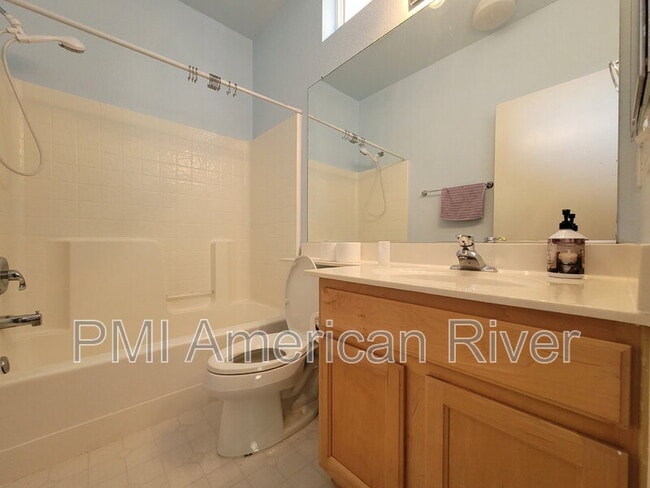 Building Photo - 8440 Zinnia Way