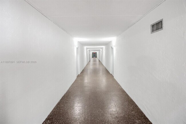 Building Photo - 14850 Naranja Lakes Blvd