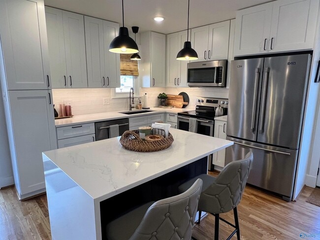 Building Photo - 1612 NE Wellman Ave