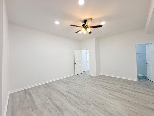 Building Photo - 44 Dew Lk Ct