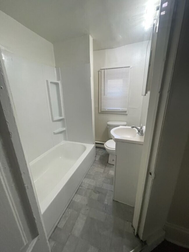 Building Photo - 729 W Lafayette St