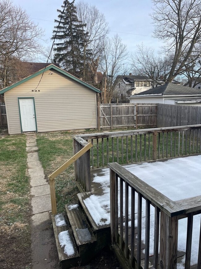 Building Photo - Newly remodeled 3 Bedroom 2.5 Bathroom House