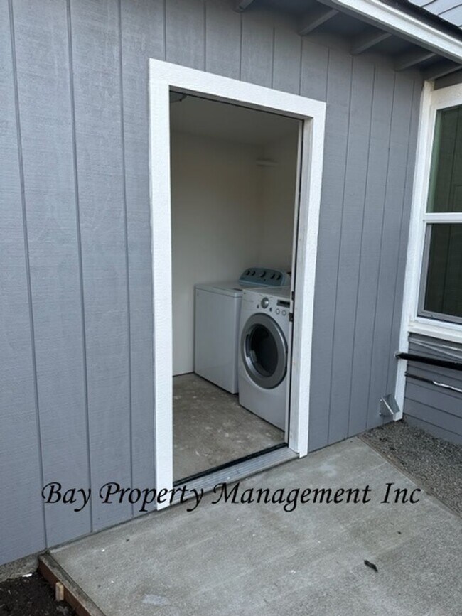 Building Photo - SECO12