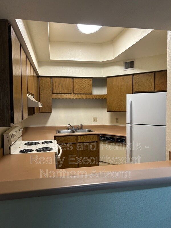 Building Photo - 4005 N Goodwin Cir