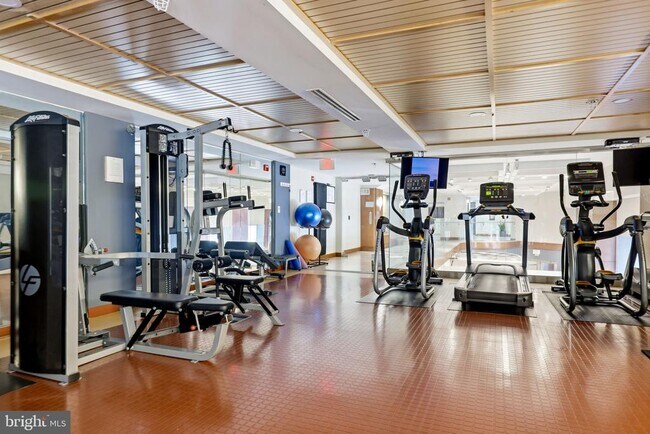 Building Photo - 2200 N Westmoreland St