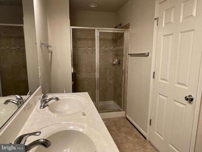 Building Photo - 201 Woodstream Cir