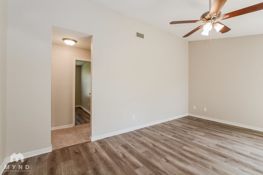 Building Photo - 8712 Grandee Dr