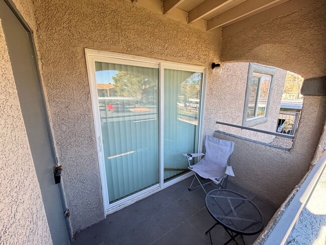 Building Photo - Gorgeous 1Bed/1Bath Fully Furnished 1st Floor Condo located in NW Las Vegas gated Community!
