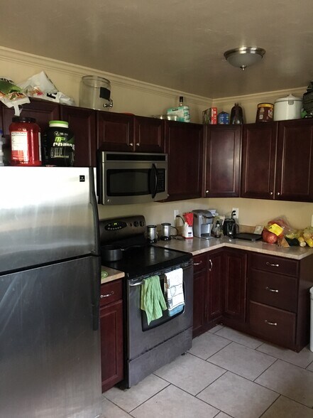 Kitchen - 2935 Johnson Ave