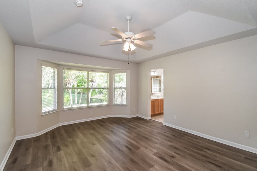 Building Photo - 732 Dewdrop Loop