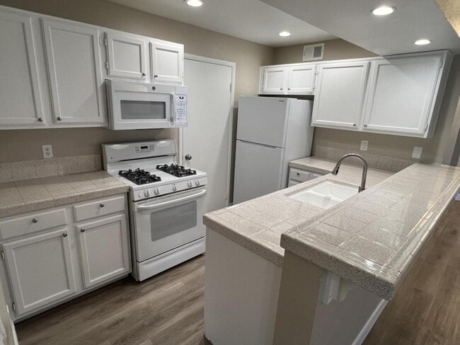 Building Photo - 7570 W Flamingo Rd