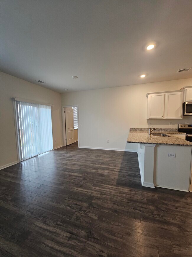 Building Photo - 304 Forestbrook Cove Cir