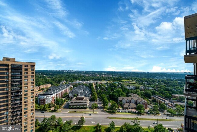 Building Photo - 3705 S George Mason Dr