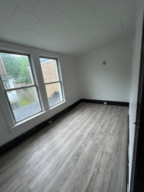 Building Photo - 716 E Mahanoy St