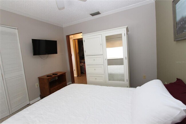 Building Photo - 6699 San Casa Dr